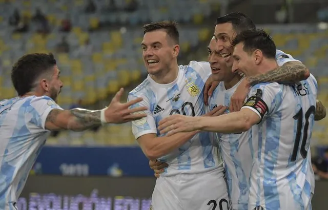 Brazil 0-1 Argentina: Messi có danh hiệu đầu tiên cùng ĐTQG (Chung kết Copa America 2021) - Ảnh 2.