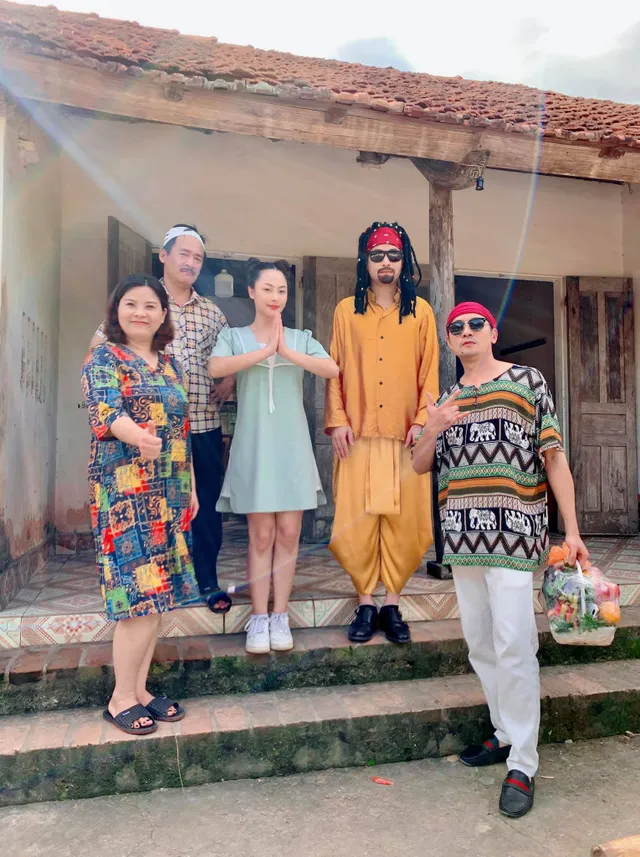 Hậu trường Mùa hoa tìm lại: Team khó ưa lộ diện, Đồng - Núi thân thiết khó ngờ - Ảnh 1. Hậu trường Mùa hoa tìm lại: Team khó ưa lộ diện, Đồng - Núi thân thiết khó ngờ - Ảnh 1.