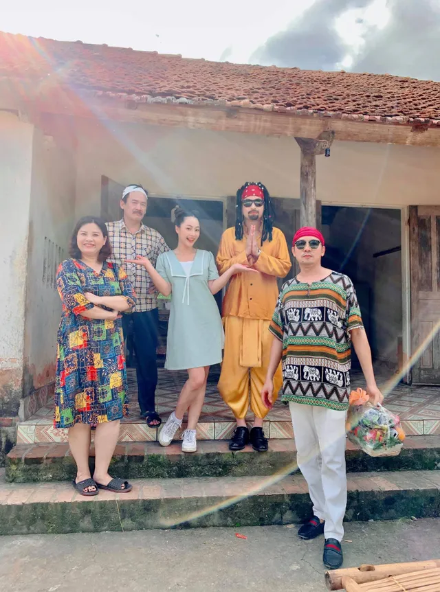 Hậu trường Mùa hoa tìm lại: Team khó ưa lộ diện, Đồng - Núi thân thiết khó ngờ - Ảnh 4. Hậu trường Mùa hoa tìm lại: Team khó ưa lộ diện, Đồng - Núi thân thiết khó ngờ - Ảnh 4.