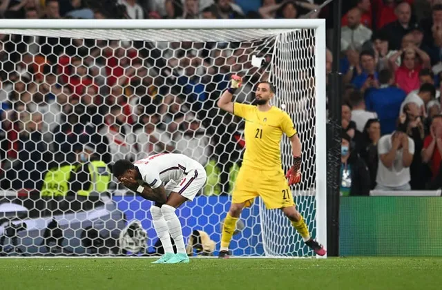 Thủ thành Donnarumma xuất sắc nhất UEFA EURO 2020 - Ảnh 2.