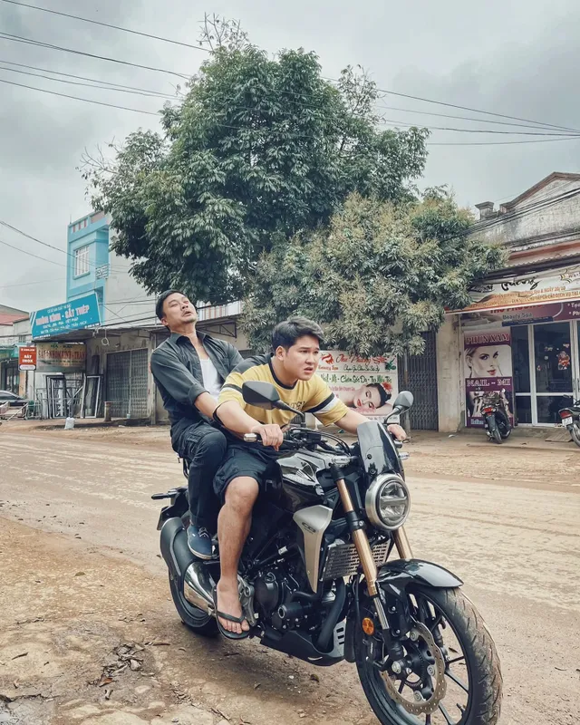Hậu trường Mùa hoa tìm lại: Team khó ưa lộ diện, Đồng - Núi thân thiết khó ngờ - Ảnh 6. Hậu trường Mùa hoa tìm lại: Team khó ưa lộ diện, Đồng - Núi thân thiết khó ngờ - Ảnh 6.