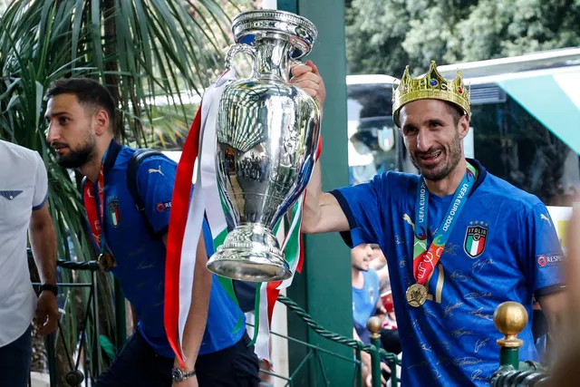 Chùm ảnh: Lễ ăn mừng hoành tráng của ĐT Italia tại Rome - Ảnh 2. Chùm ảnh: Lễ ăn mừng hoành tráng của ĐT Italia tại Rome - Ảnh 2.