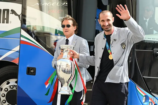 Chùm ảnh: Lễ ăn mừng hoành tráng của ĐT Italia tại Rome - Ảnh 3. Chùm ảnh: Lễ ăn mừng hoành tráng của ĐT Italia tại Rome - Ảnh 3.