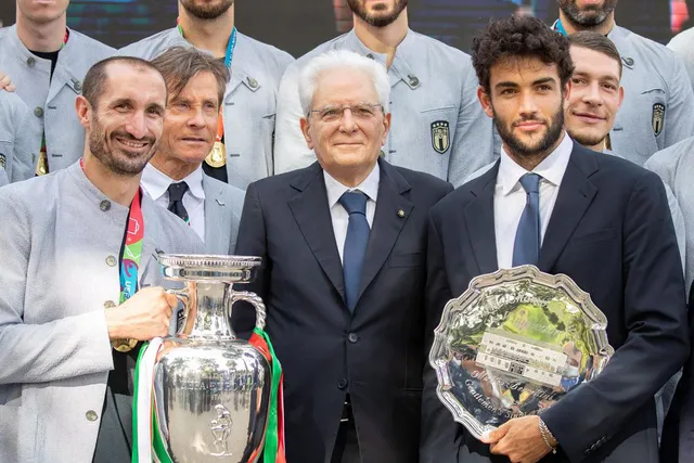 Chùm ảnh: Lễ ăn mừng hoành tráng của ĐT Italia tại Rome - Ảnh 8. Chùm ảnh: Lễ ăn mừng hoành tráng của ĐT Italia tại Rome - Ảnh 8.