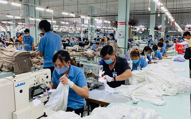 TP Hồ Chí Minh đề nghị các doanh nghiệp vừa sản xuất, vừa lưu trú tại chỗ - Ảnh 1.