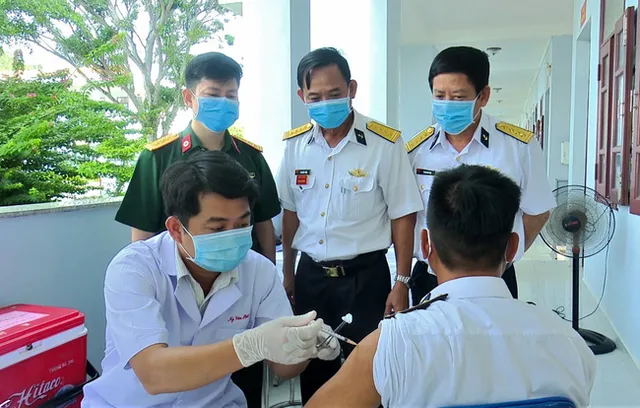 Kiên Giang giãn cách xã hội toàn tỉnh 17 ngày, tiêm vaccine cho 127.000 người dân Phú Quốc - Ảnh 2.