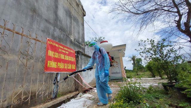 Bất kể nắng mưa, họ vẫn ngày ngày đi khắp các nẻo đường vì sự bình an của thành phố - Ảnh 6.