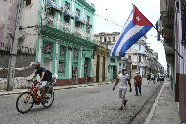 Việt Nam luôn quan tâm và tin tưởng Cuba sẽ vượt qua các khó khăn - Ảnh 1.