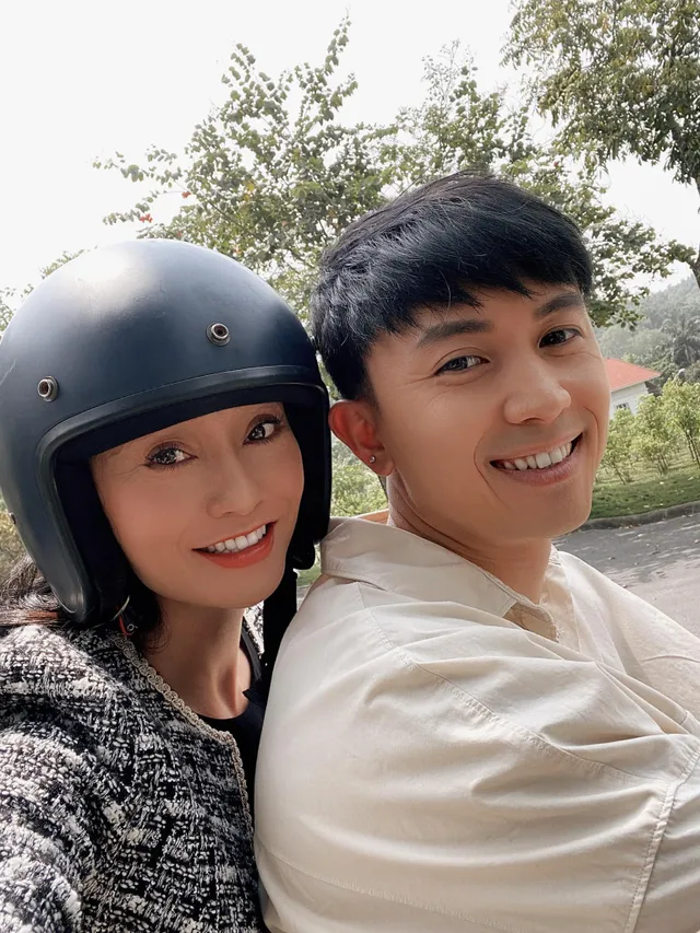 Hương vị tình thân: Bị ném đá trên phim nhưng bà Xuân cực đáng yêu ở hậu trường - Ảnh 9. Hương vị tình thân: Bị ném đá trên phim nhưng bà Xuân cực đáng yêu ở hậu trường - Ảnh 9.