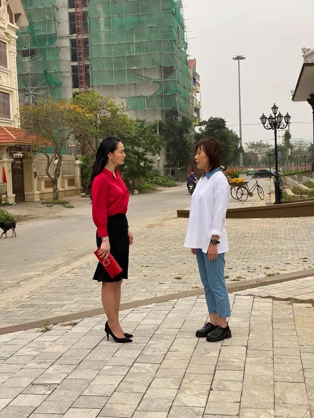 Hương vị tình thân: Bị ném đá trên phim nhưng bà Xuân cực đáng yêu ở hậu trường - Ảnh 1. Hương vị tình thân: Bị ném đá trên phim nhưng bà Xuân cực đáng yêu ở hậu trường - Ảnh 1.