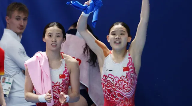 Yuxi-Chen-and-Jiaqi-Zhang-celebrates-210727G1050 Yuxi-Chen-and-Jiaqi-Zhang-celebrates-210727G1050