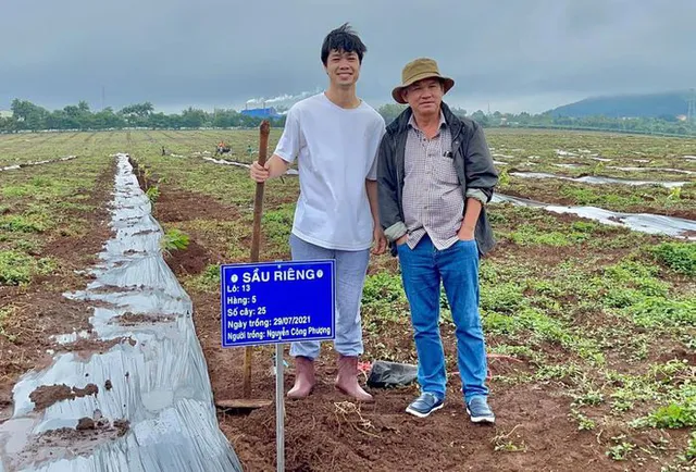 Cầu thủ Hoàng Anh Gia Lai đi trồng sầu riêng - Ảnh 3.