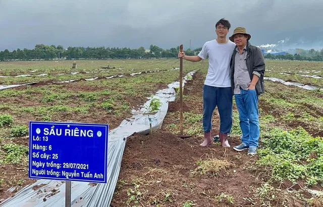 Cầu thủ Hoàng Anh Gia Lai đi trồng sầu riêng - Ảnh 5.