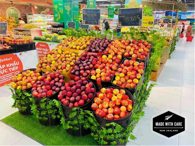 
The New Zealand Fruit Week at one of Vinmart shops.
