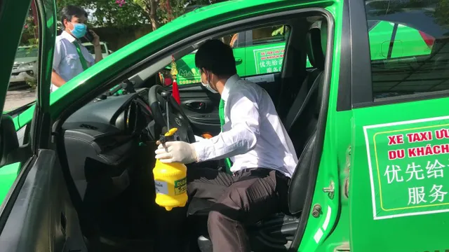 Hà Nội cấp mã xác nhận tin nhắn cho 200 xe taxi hoạt động - Ảnh 1.