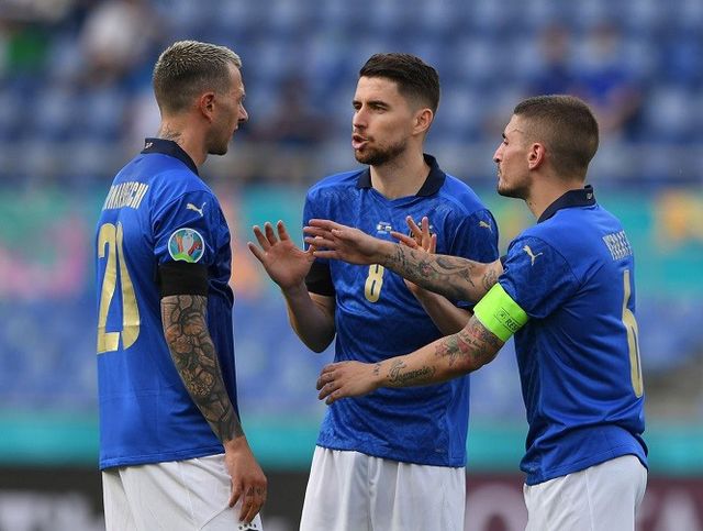 Italia vào bán kết UEFA EURO 2020 với dấu ấn từ bộ 3 tiền vệ trứ danh - Jorginho, Verratti và Barella - Ảnh 2.