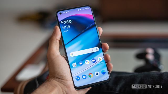 OnePlus Nord CE 5G: Smartphone 5G giá mềm - Ảnh 1.