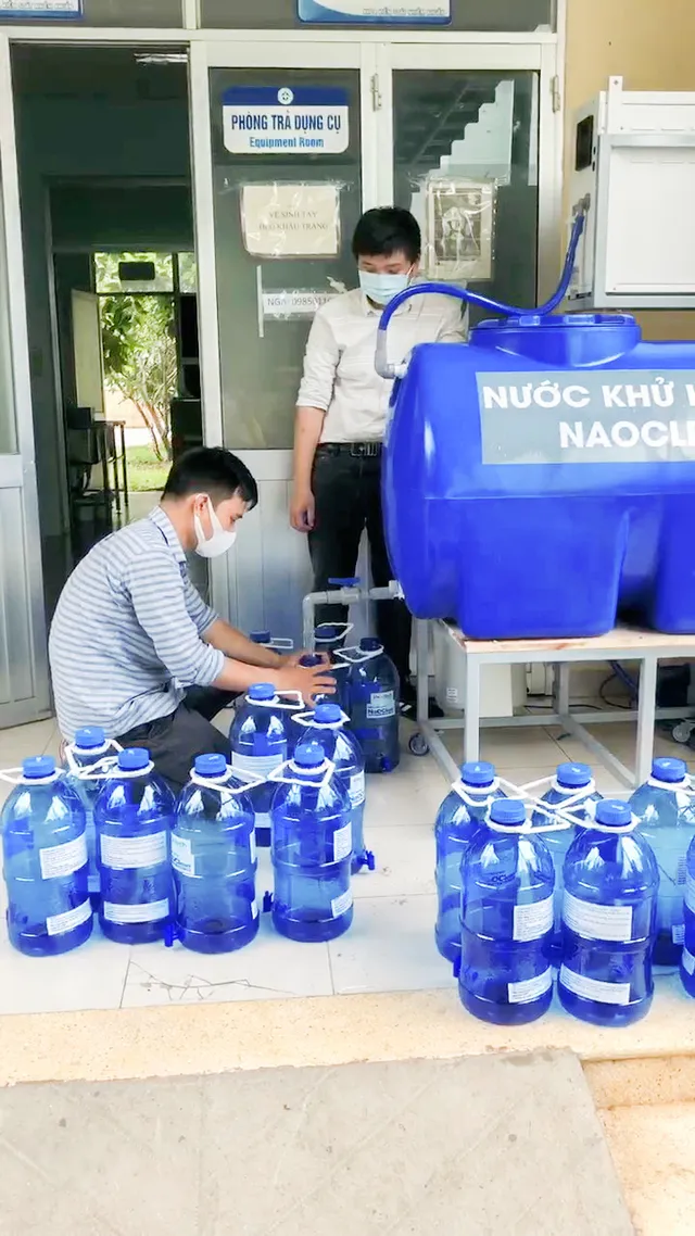 30.000 lít nước khử khuẩn miễn phí cho khu vực điều trị Covid  - 19 - Ảnh 1.