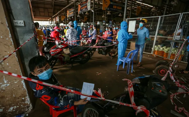 Bí thư thành ủy TP Hồ Chí Minh: Rút kinh nghiệm đảm bảo an toàn xét nghiệm COVID-19 - Ảnh 4.