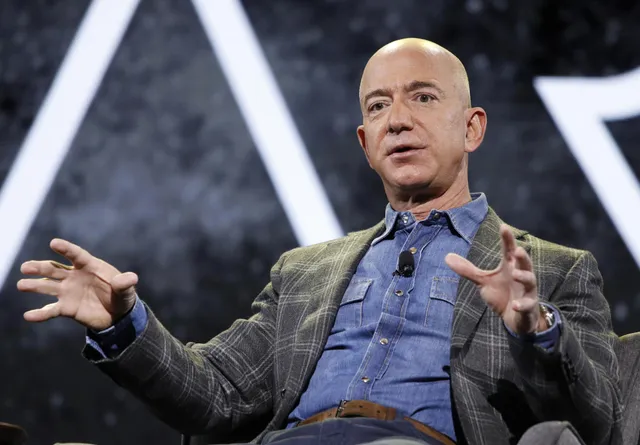 Jeff Bezos rời ghế CEO Amazon, người kế nhiệm là ai? | VTV.VN