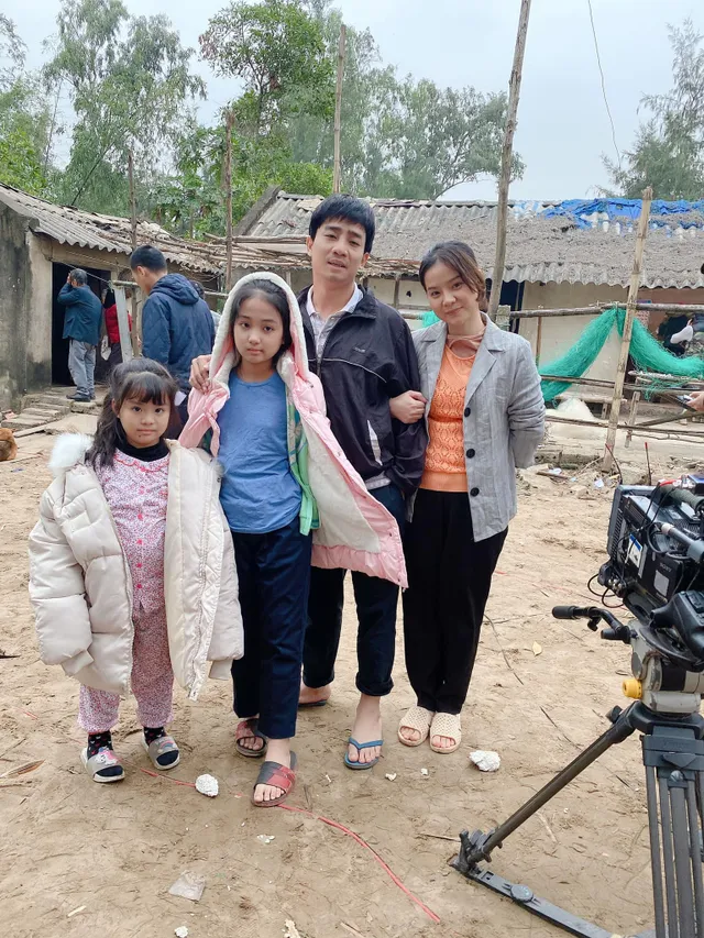 Diễn viên nhí gây sốt từ Hương vị tình thân sang Mùa hoa tìm lại - Ảnh 3. Diễn viên nhí gây sốt từ Hương vị tình thân sang Mùa hoa tìm lại - Ảnh 3.