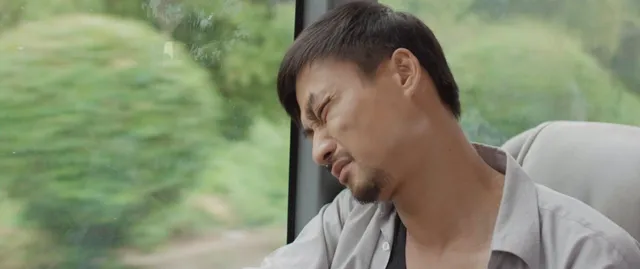 Mùa hoa tìm lại: Hóa ra Đồng cục súc (Duy Hưng) cũng có phút giây yếu đuối không ngờ - Ảnh 9. Mùa hoa tìm lại: Hóa ra Đồng cục súc (Duy Hưng) cũng có phút giây yếu đuối không ngờ - Ảnh 9.