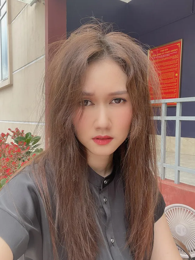 Hậu trường Mùa hoa tìm lại: Hương Giang tóc tai tơi tả vì bị đánh, Thạch Huyền hả hê được tạt nước - Ảnh 2. Hậu trường Mùa hoa tìm lại: Hương Giang tóc tai tơi tả vì bị đánh, Thạch Huyền hả hê được tạt nước - Ảnh 2.