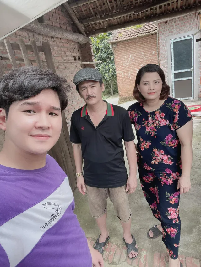 Hậu trường Mùa hoa tìm lại: Hương Giang tóc tai tơi tả vì bị đánh, Thạch Huyền hả hê được tạt nước - Ảnh 5. Hậu trường Mùa hoa tìm lại: Hương Giang tóc tai tơi tả vì bị đánh, Thạch Huyền hả hê được tạt nước - Ảnh 5.