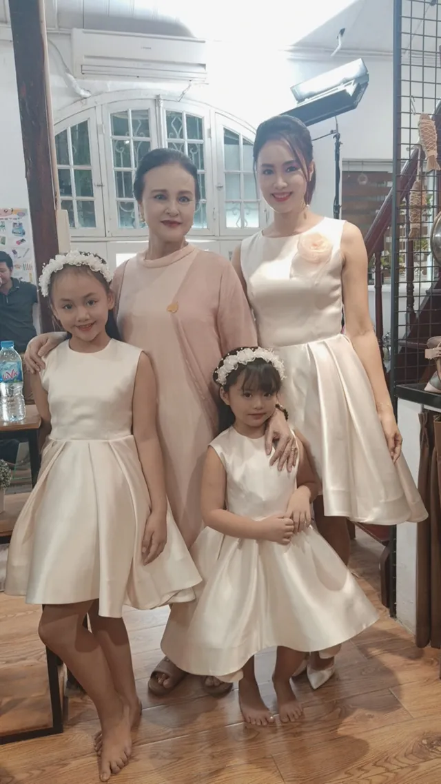 Diễn viên nhí gây sốt từ Hương vị tình thân sang Mùa hoa tìm lại - Ảnh 14. Diễn viên nhí gây sốt từ Hương vị tình thân sang Mùa hoa tìm lại - Ảnh 14.