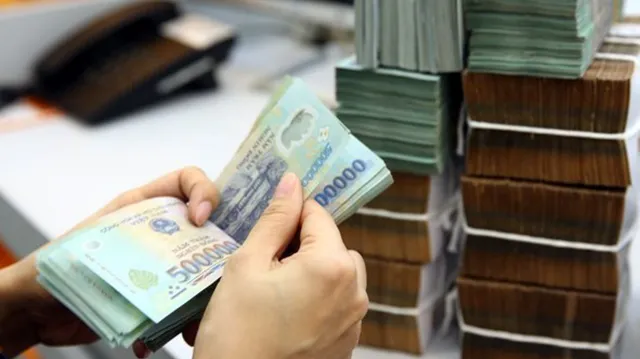 Lãi suất huy động giảm, lãi vay ngân hàng vẫn cao - Ảnh 1. Lãi suất huy động giảm, lãi vay ngân hàng vẫn cao - Ảnh 1.