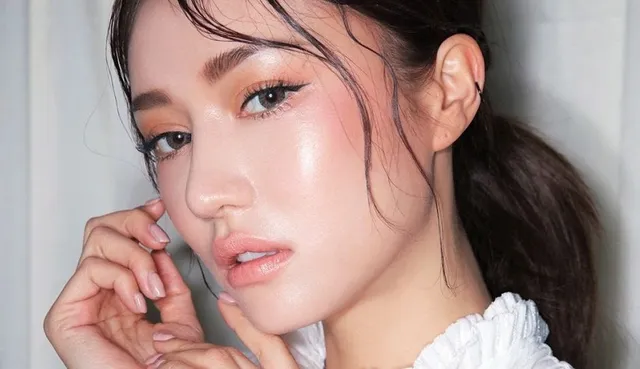5 xu hướng trang điểm đầy cá tính cho mùa hè này - Ảnh 3. 5 xu hướng trang điểm đầy cá tính cho mùa hè này - Ảnh 3.