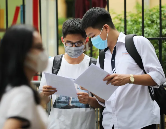 ‘Trong trường hợp đặc biệt, thí sinh có thể đăng ký bằng giấy hoặc kéo dài thời gian đăng ký’ - Ảnh 1.