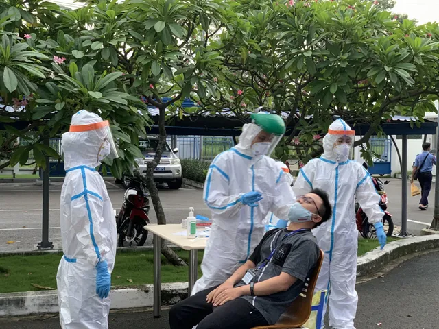 TP Hồ Chí Minh xem công tác phòng chống dịch COVID-19 như cuộc chiến - Ảnh 1. TP Hồ Chí Minh xem công tác phòng chống dịch COVID-19 như cuộc chiến - Ảnh 1.