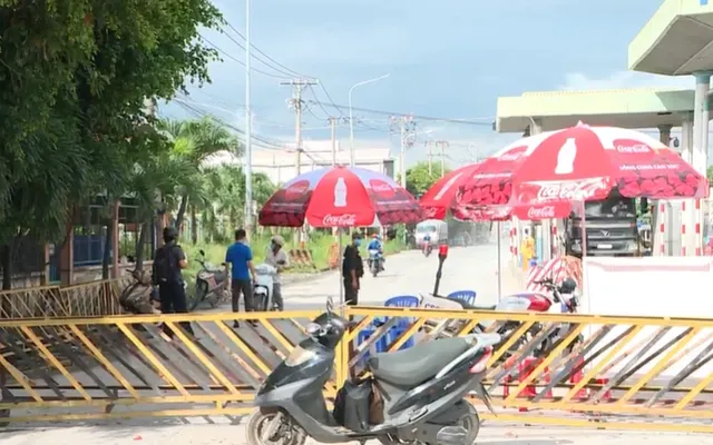 Đồng Nai vắng vẻ, thưa thớt xe cộ qua lại trong ngày đầu thực hiện giãn cách xã hội - Ảnh 4.