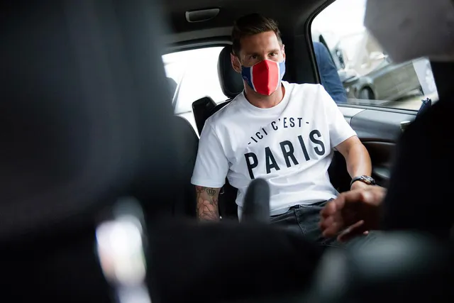 CHÙM ẢNH: Lionel Messi đến PSG ký hợp và ra mắt đội bóng mới - Ảnh 3. CHÙM ẢNH: Lionel Messi đến PSG ký hợp và ra mắt đội bóng mới - Ảnh 3.