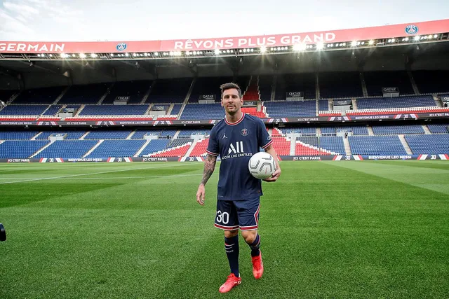 CHÙM ẢNH: Lionel Messi đến PSG ký hợp và ra mắt đội bóng mới - Ảnh 13. CHÙM ẢNH: Lionel Messi đến PSG ký hợp và ra mắt đội bóng mới - Ảnh 13.