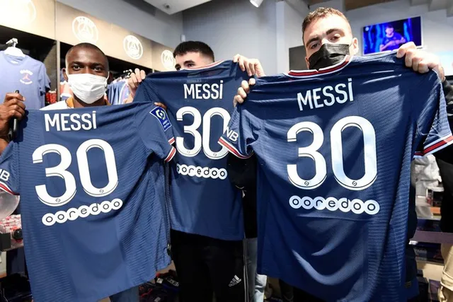 Áo đấu của Messi ở PSG cháy hàng chỉ sau... 20 phút - Ảnh 1.