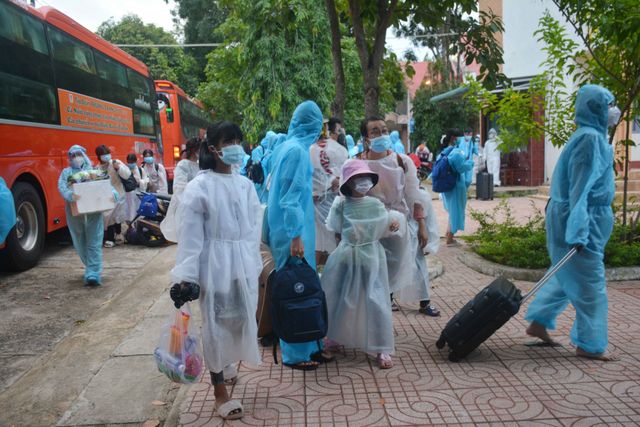 Xúc động ngày trở về từ tâm dịch TP Hồ Chí Minh của hơn 300 công dân Đắk Lắk - Ảnh 2.