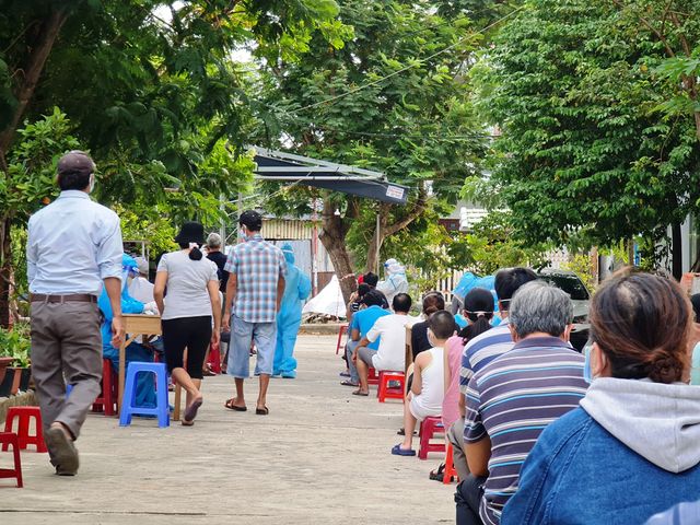 Đã xuất hiện lây nhiễm chéo trong khu phong tỏa ở Đà Nẵng - Ảnh 1.