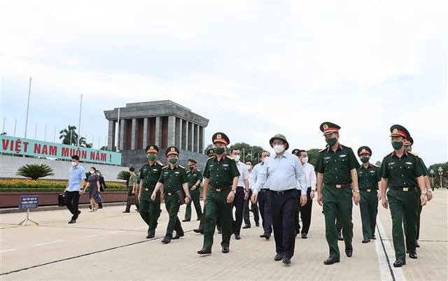 Thủ tướng kiểm tra công tác tu bổ Lăng Chủ tịch Hồ Chí Minh - Ảnh 1.