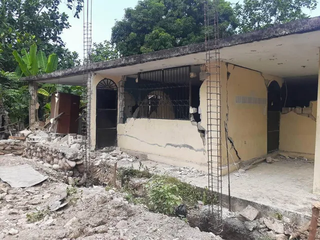 Động đất mạnh 7,2 độ ở Haiti, ít nhất 227 người thiệt mạng - Ảnh 8. Động đất mạnh 7,2 độ ở Haiti, ít nhất 227 người thiệt mạng - Ảnh 8.