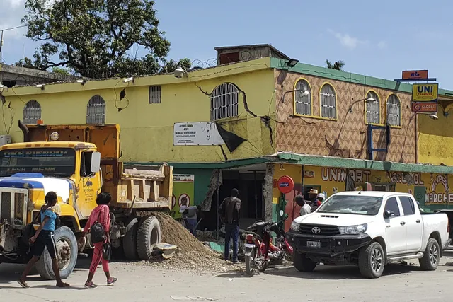 Động đất mạnh 7,2 độ ở Haiti, ít nhất 227 người thiệt mạng - Ảnh 4. Động đất mạnh 7,2 độ ở Haiti, ít nhất 227 người thiệt mạng - Ảnh 4.