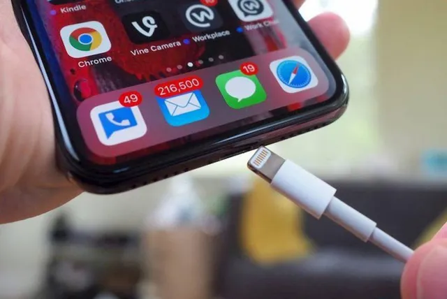 Apple sắp phải khai tử cổng sạc Lightning, thay thế bằng cổng USB-C? - Ảnh 1.