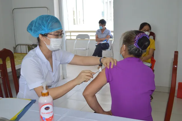 Kiểm tra công tác thử nghiệm lâm sàng giai đoạn 2 vaccine COVIVAC tại Thái Bình - Ảnh 2.