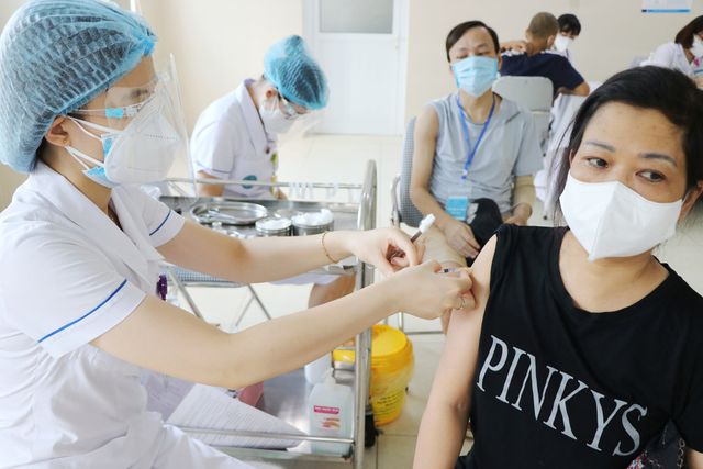 160 bệnh nhân chạy thận nhân tạo được tiêm vaccine phòng COVID-19 - Ảnh 2.