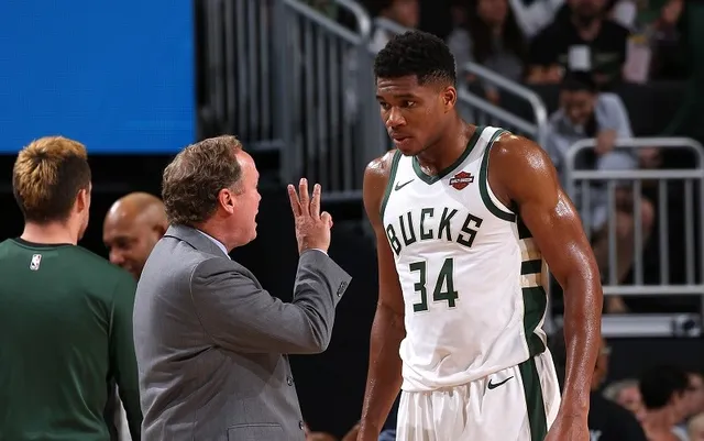 Milwaukee Bucks gia hạn hợp đồng với HLV Mike Budenholzer - Ảnh 1.