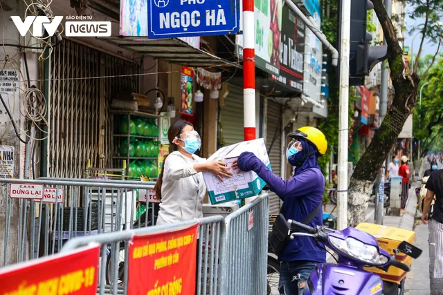Xét nghiệm cho hàng nghìn người dân sống quanh khu vực chợ Ngọc Hà vì liên quan ca mắc COVID-19 - Ảnh 4. Xét nghiệm cho hàng nghìn người dân sống quanh khu vực chợ Ngọc Hà vì liên quan ca mắc COVID-19 - Ảnh 4.