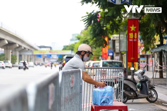 Ổ dịch Thanh Xuân Trung sau 5 ngày bùng phát, trở thành điểm nóng nhất Thủ đô về COVID-19 - Ảnh 4. Ổ dịch Thanh Xuân Trung sau 5 ngày bùng phát, trở thành điểm nóng nhất Thủ đô về COVID-19 - Ảnh 4.