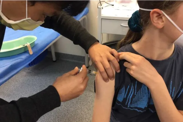 Nhiều nước gấp rút tiêm vaccine cho trẻ em - Ảnh 3. Nhiều nước gấp rút tiêm vaccine cho trẻ em - Ảnh 3.