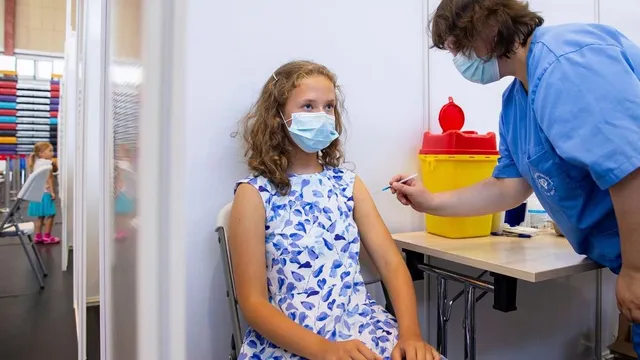 Nhiều nước gấp rút tiêm vaccine cho trẻ em - Ảnh 5. Nhiều nước gấp rút tiêm vaccine cho trẻ em - Ảnh 5.